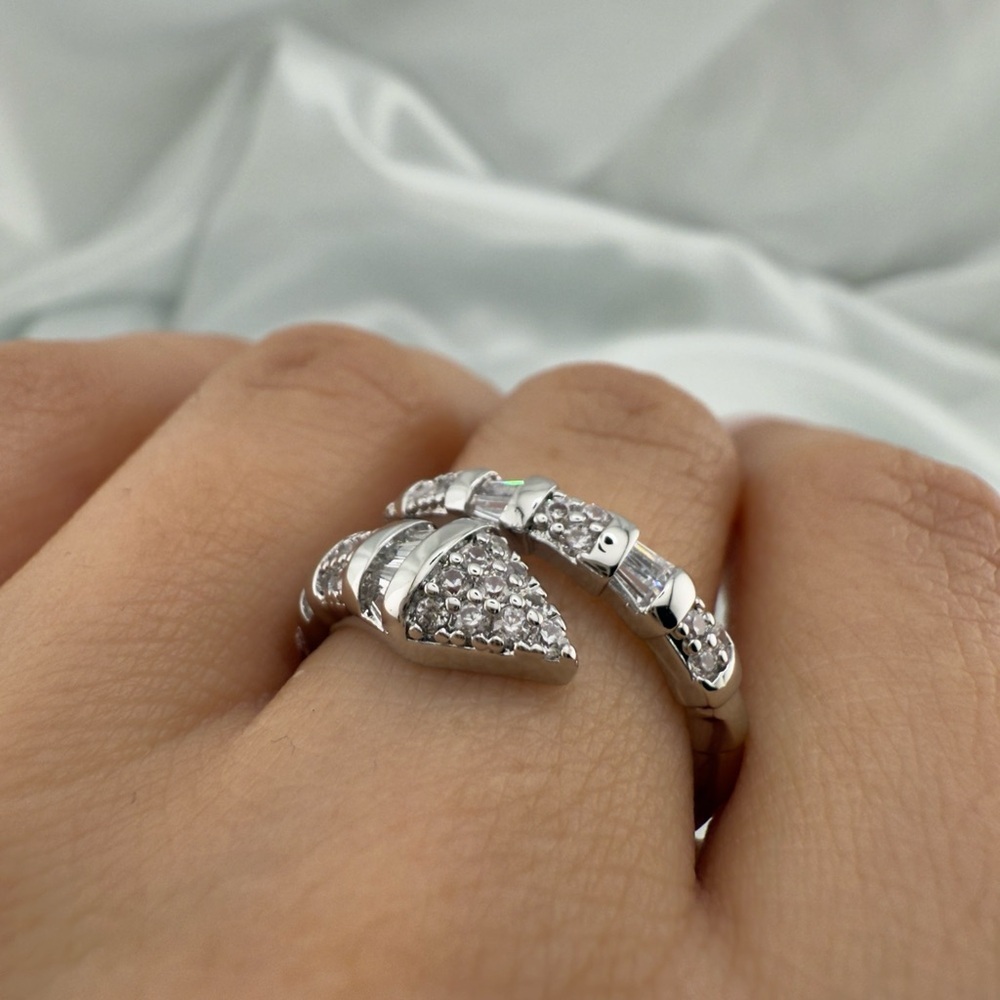 Anthropologie Elegant Silver Adjustable Ring - Picture 3 of 6